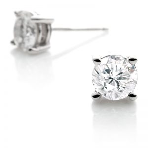 Traditional 4 Claw Stud Earring